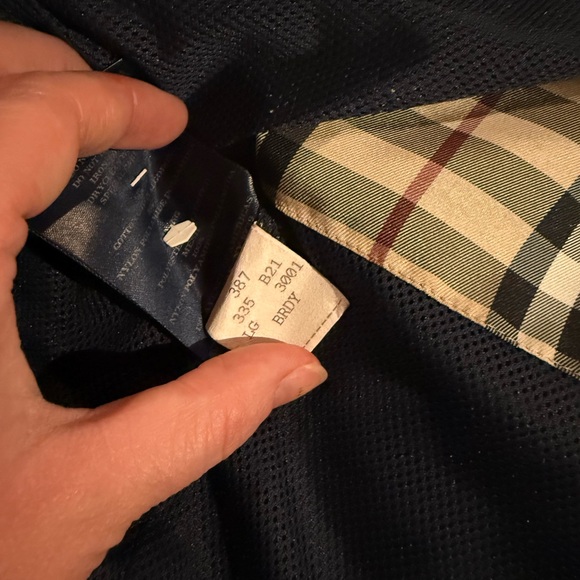 Navy Men’s Burberry Jacket. - Picture 10 of 10